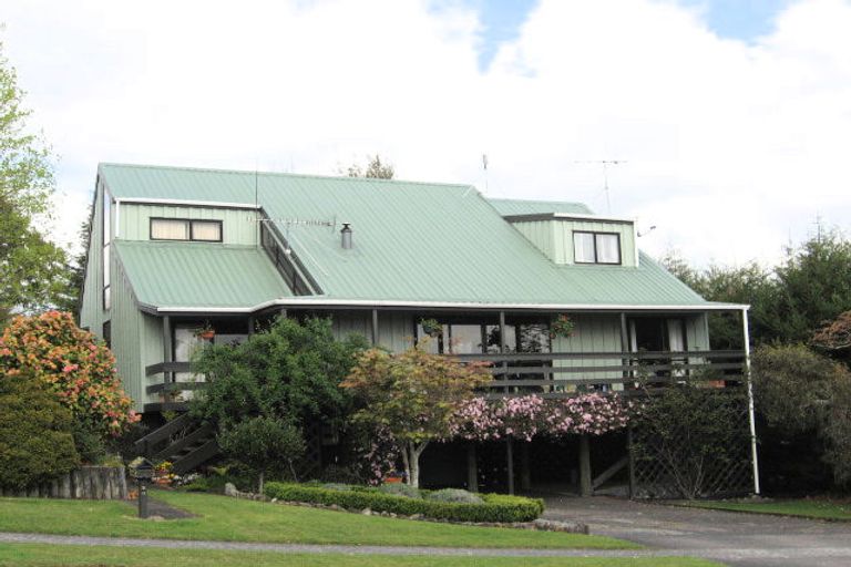 Photo of property in 20 Aquarius Drive, Kawaha Point, Rotorua, 3010
