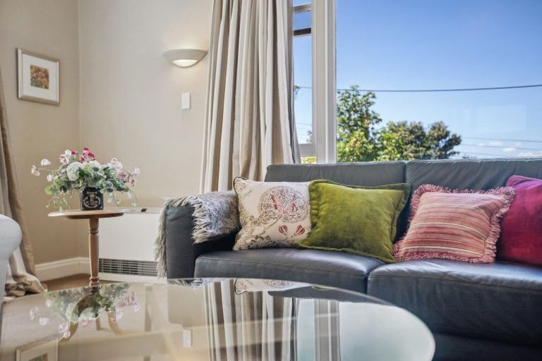 Photo of property in 11a Stowe Hill, Thorndon, Wellington, 6011