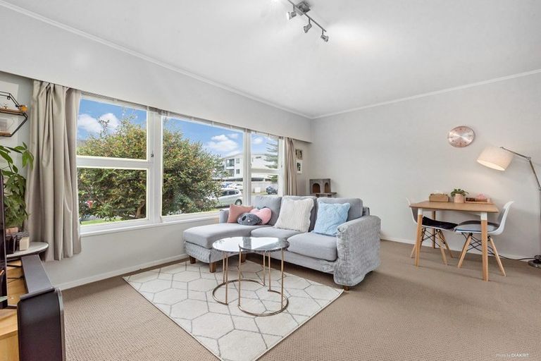Photo of property in 2/771 Beach Road, Browns Bay, Auckland, 0630