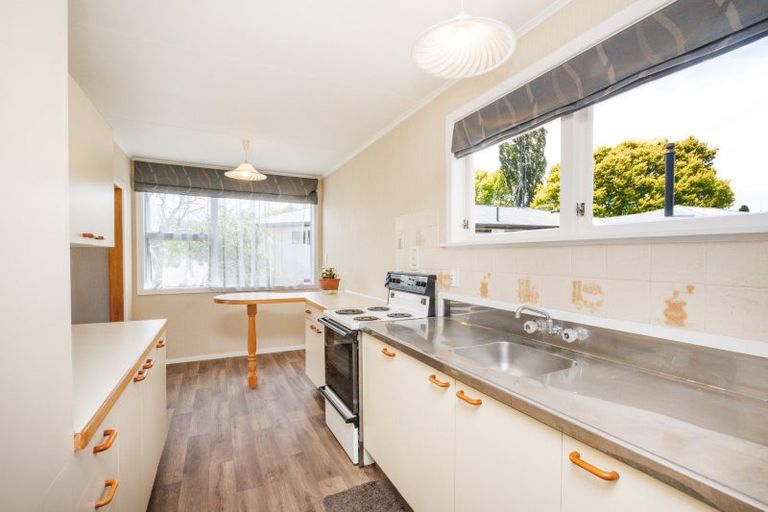 Photo of property in 17 Piper Place, Roslyn, Palmerston North, 4414