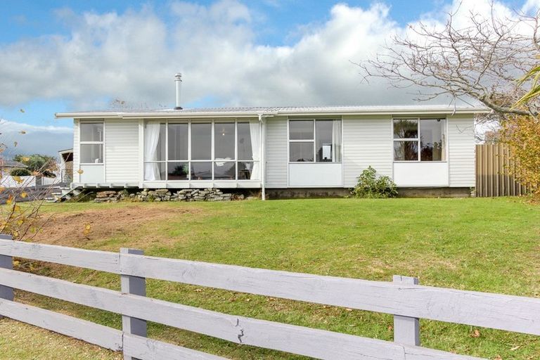 Photo of property in 19 Leon Place, Waitara, 4320