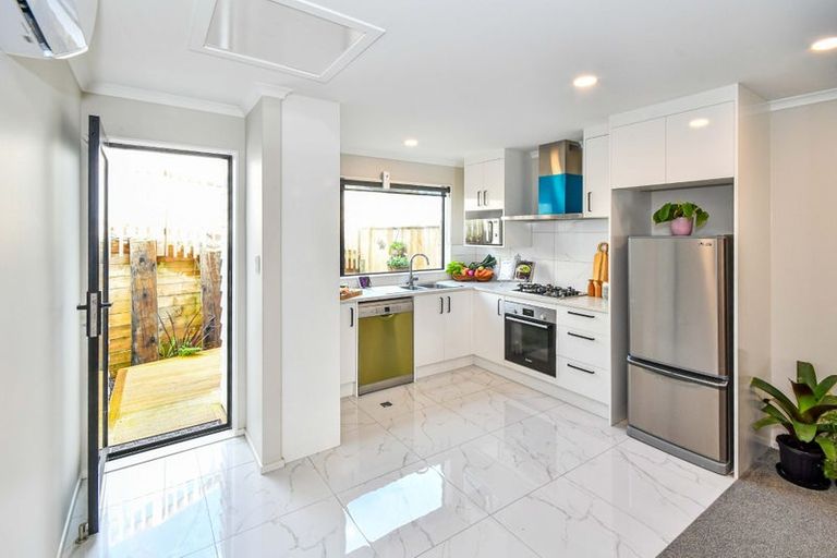 Photo of property in 27a Poruru Close, Papakura, 2110