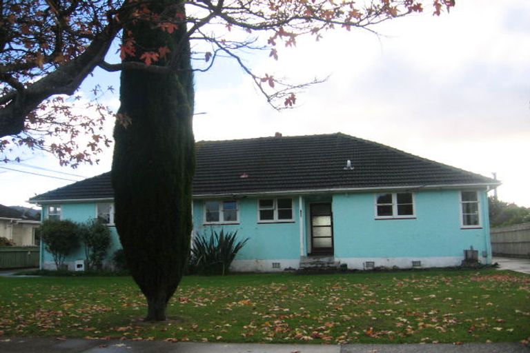 Photo of property in 142 Whites Line East, Waiwhetu, Lower Hutt, 5010