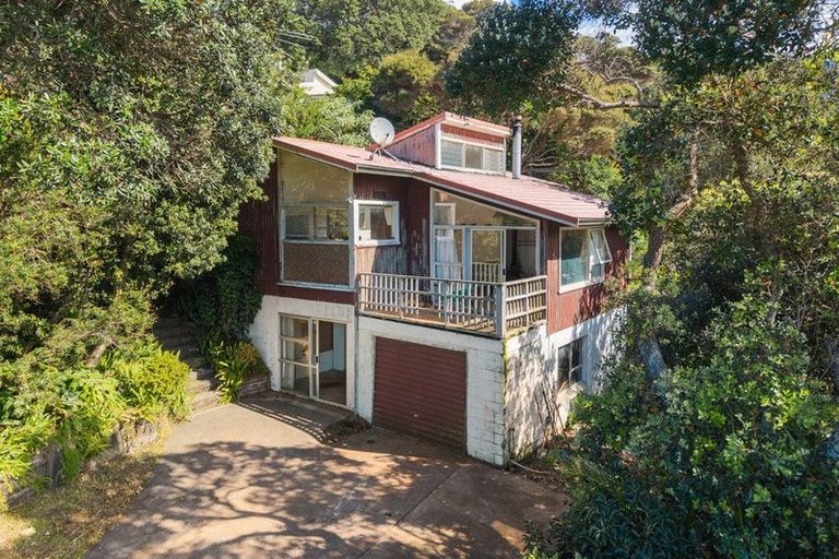 Photo of property in 18 Glenelg Road, Red Beach, 0932