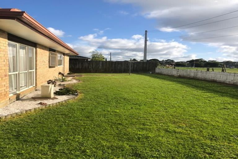 Photo of property in 15 Matilda Place, Weymouth, Auckland, 2103