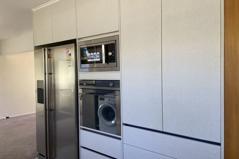 Photo of property in 21 Castleford Street, Green Bay, Auckland, 0604