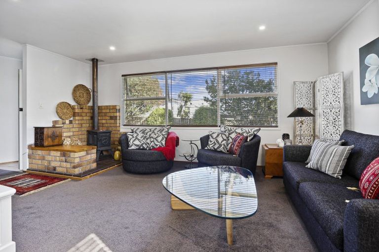 Photo of property in 25 Dalry Place, Mangere Bridge, Auckland, 2022