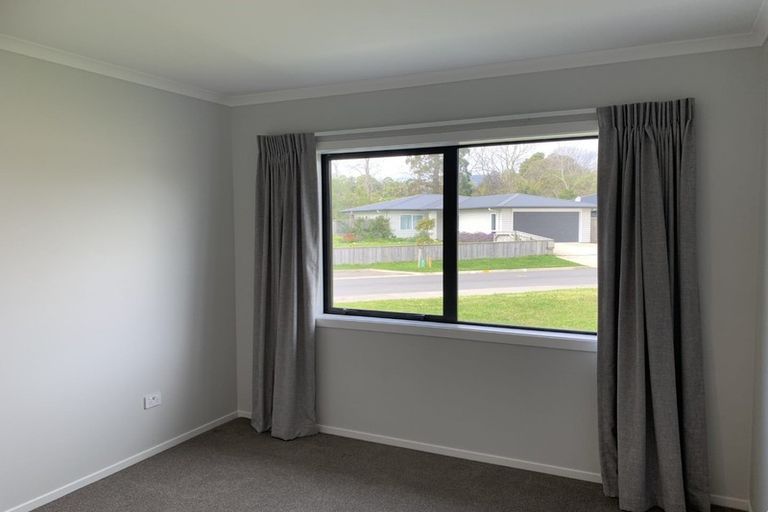 Photo of property in 4 Kingi Te Ahoaho Place, Otaki, 5512