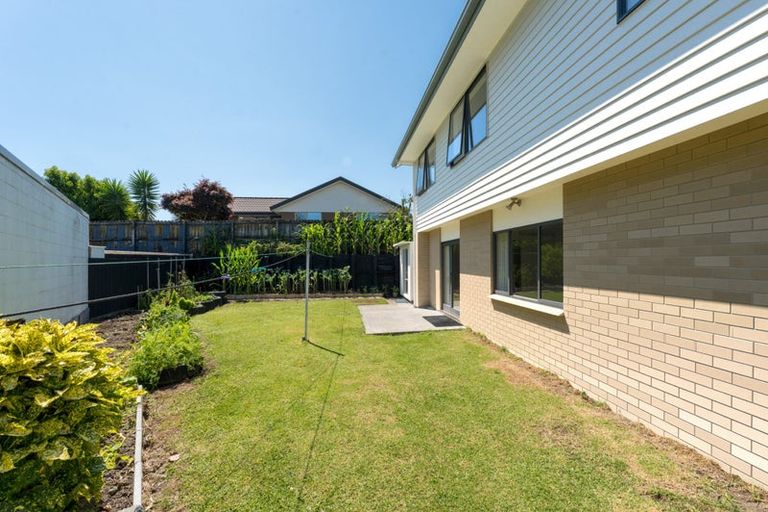 Photo of property in 16 Pyramid Place, Glen Eden, Auckland, 0602