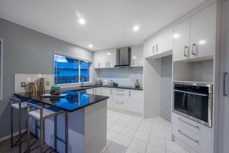 Photo of property in 2/116 Meadowland Drive, Somerville, Auckland, 2014