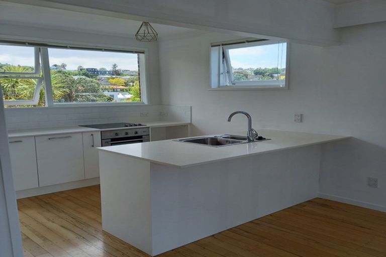 Photo of property in 1/20 Penning Road, Castor Bay, Auckland, 0620