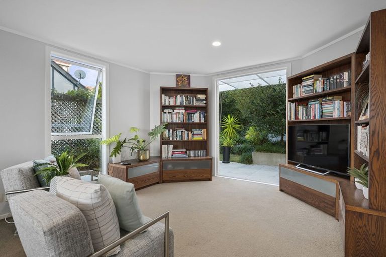 Photo of property in 6a Terrylyn Drive, Hillcrest, Auckland, 0627
