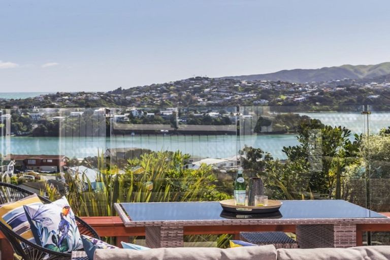 Photo of property in 5 Compass Way, Whitby, Porirua, 5024