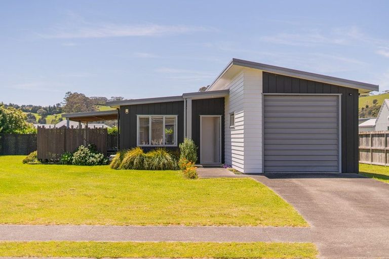 Photo of property in 42 Longreach Drive, Cooks Beach, Whitianga, 3591