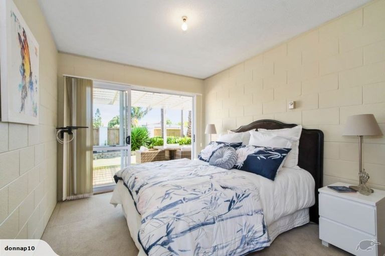 Photo of property in 2/10 Park Estate Road, Rosehill, Papakura, 2113
