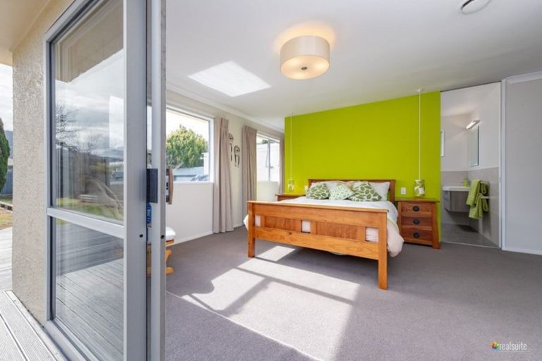 Photo of property in 1053 Fergusson Drive, Clouston Park, Upper Hutt, 5018