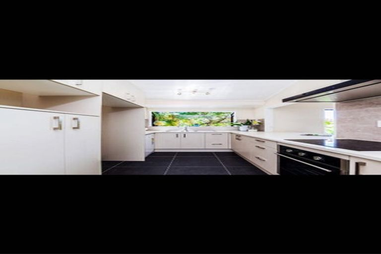 Photo of property in 43 Gosford Drive, Botany Downs, Auckland, 2010