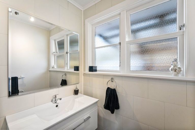 Photo of property in 2/34 Maclean Street, Wallaceville, Upper Hutt, 5018