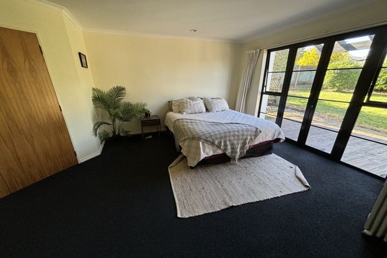 Photo of property in 16 Ruapehu Drive, Fitzherbert, Palmerston North, 4410