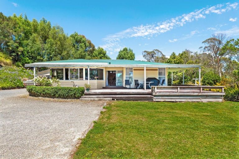 Photo of property in 95 Paremata Road, Tolaga Bay, 4077