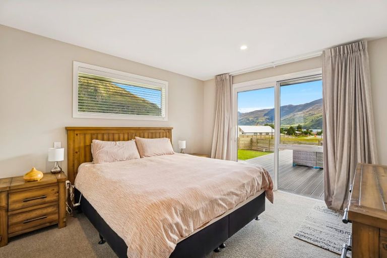 Photo of property in 8 Lakefield Close, Kingston, Athol, 9793