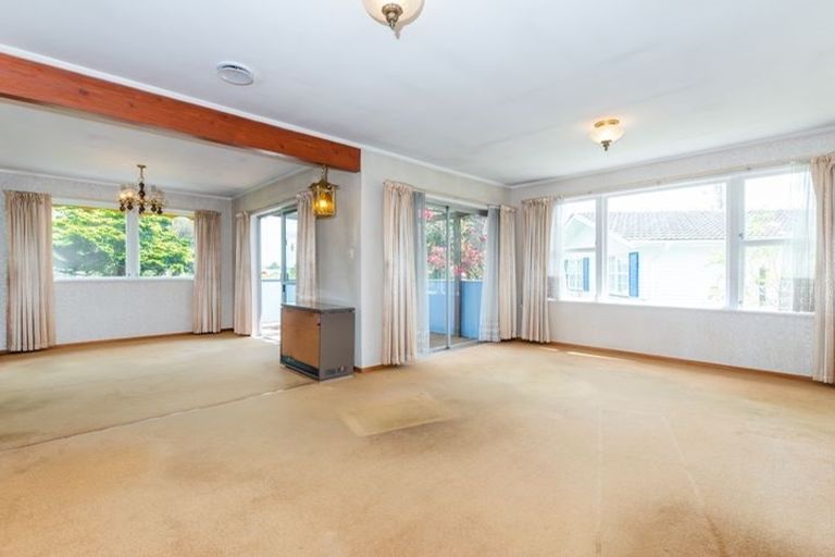 Photo of property in 2 Sunvue Road, Glen Eden, Auckland, 0602