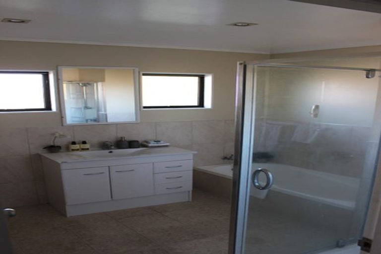 Photo of property in 2/109 Don Buck Road, Massey, Auckland, 0614