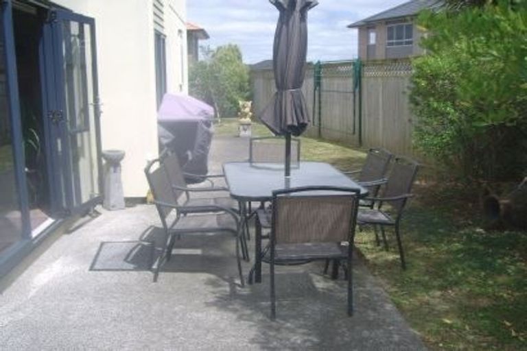 Photo of property in 99 Fernhill Way, Oteha, Auckland, 0632