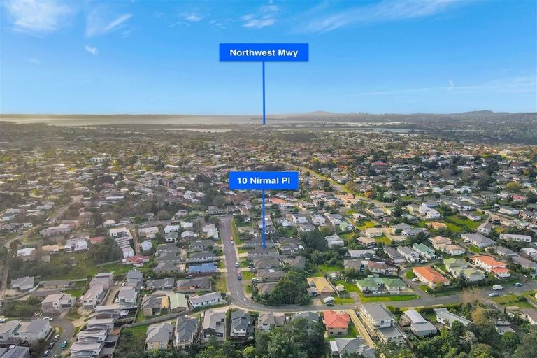 Photo of property in 10 Nirmal Place, Sunnyvale, Auckland, 0612