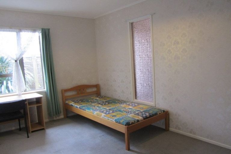 Photo of property in 51 Peach Road, Glenfield, Auckland, 0629