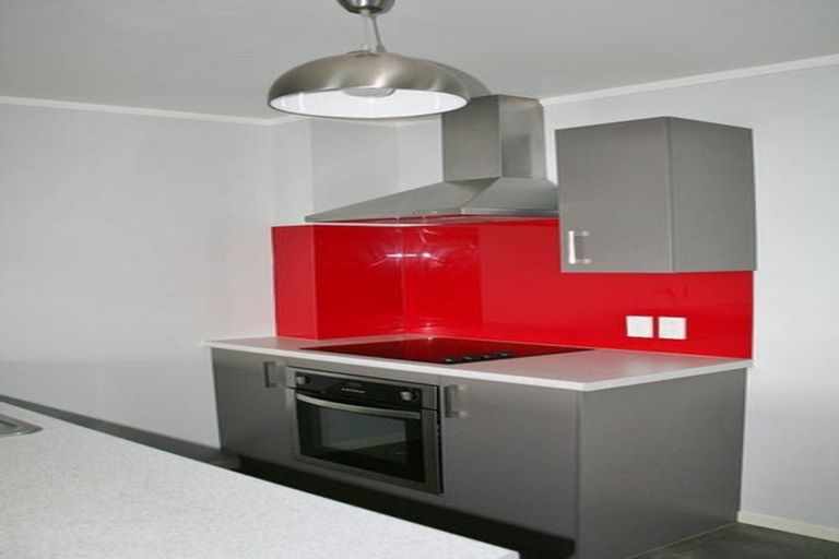 Photo of property in 16a Woodall Place, Totara Vale, Auckland, 0627