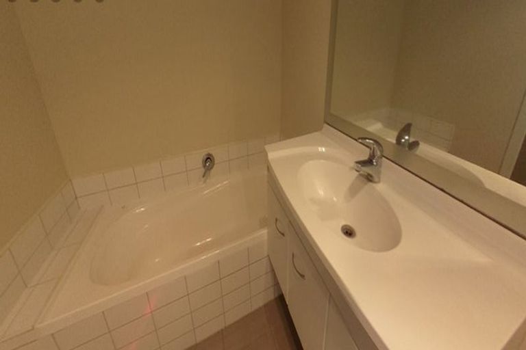 Photo of property in 32/64 Kawaha Point Road, Kawaha Point, Rotorua, 3010