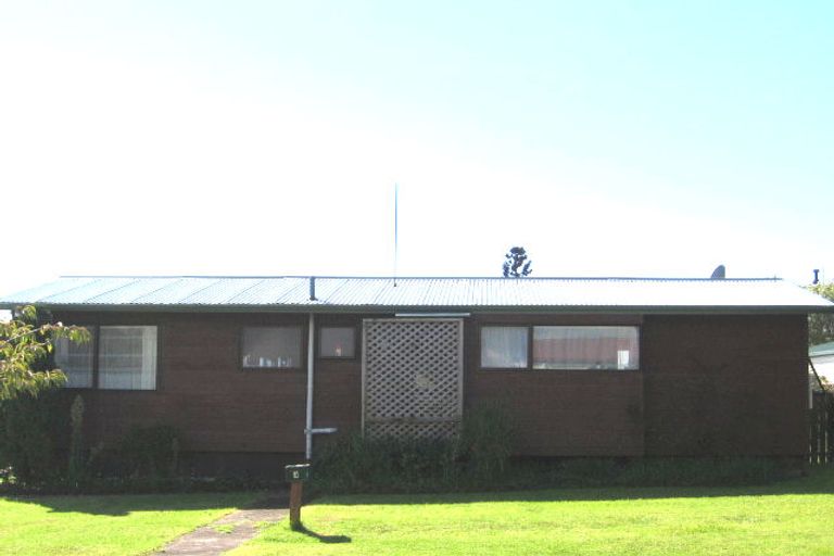 Photo of property in 3 Posa Avenue, Henderson, Auckland, 0612