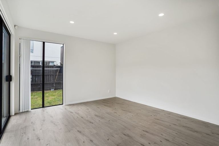 Photo of property in 1 Dignity Street, Papakura, 2110