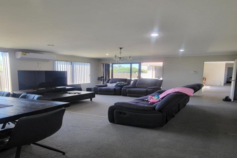 Photo of property in 33 Tarapiroe Avenue, Takanini, 2112