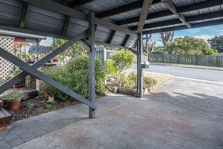 Photo of property in 72 Cunliffe Street, Churton Park, Wellington, 6037
