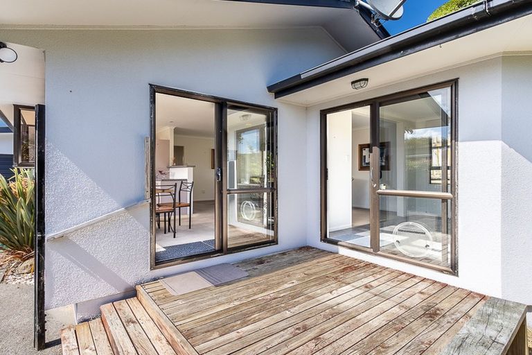 Photo of property in 15 Greenwood Place, Paraparaumu, 5032