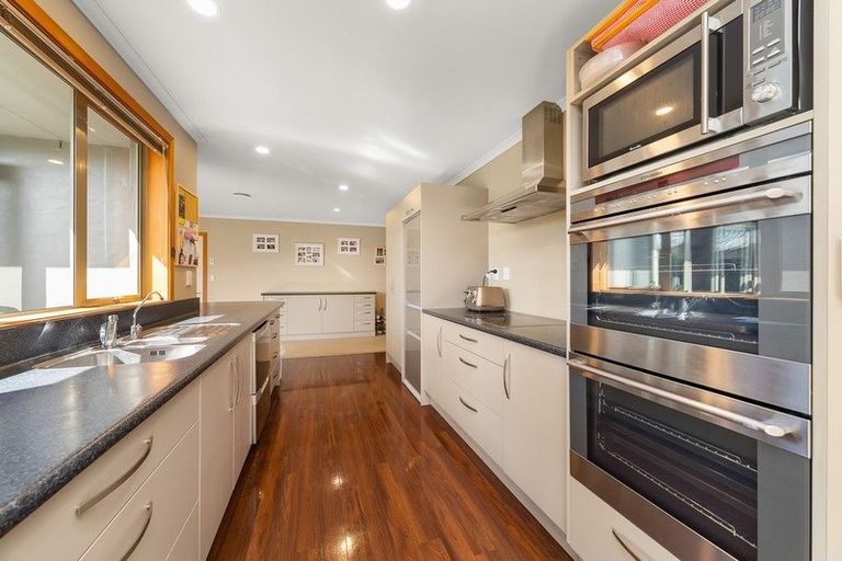 Photo of property in 44 Roberts Line, Kelvin Grove, Palmerston North, 4414