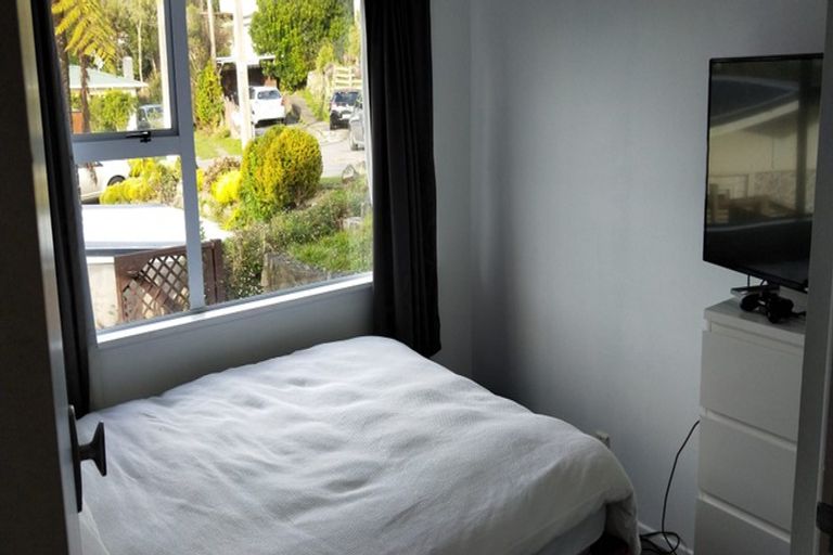 Photo of property in 5 Innes Way, Newlands, Wellington, 6037