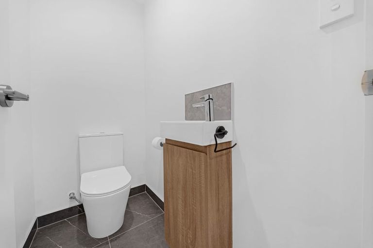Photo of property in 4/29 Normandy Place, Henderson, Auckland, 0610