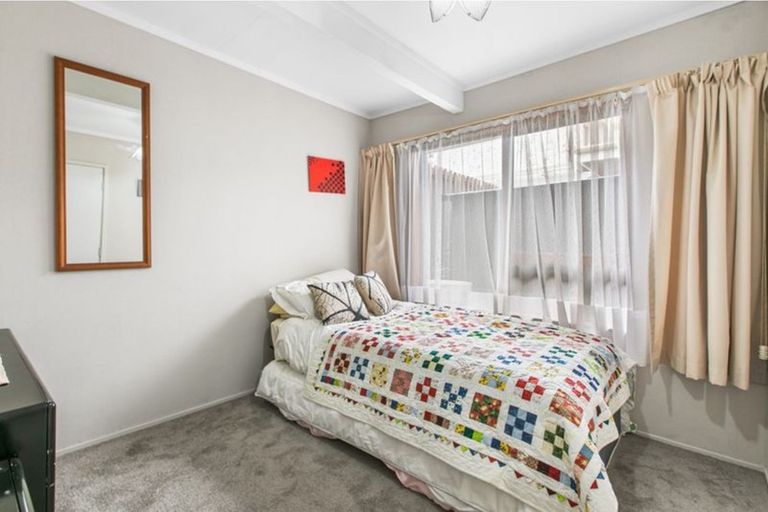 Photo of property in 1/89 Takutai Avenue, Half Moon Bay, Auckland, 2012