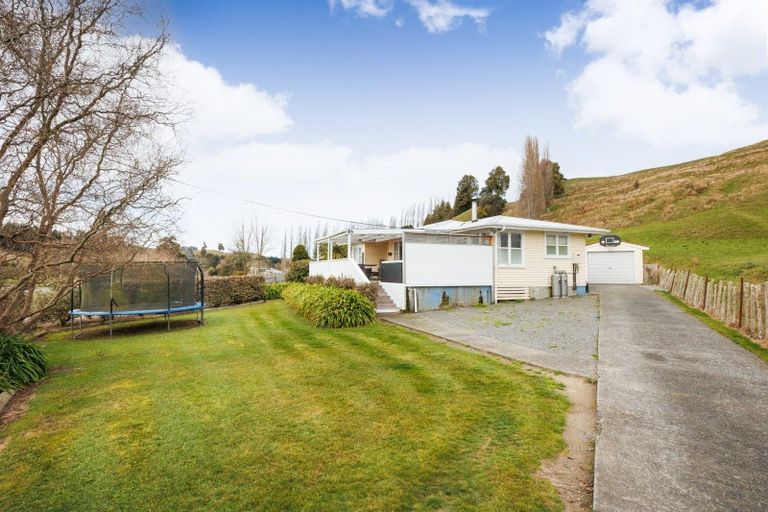Photo of property in 69 Ongo Road, Hunterville, 4730