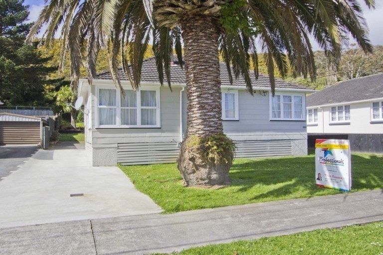 Photo of property in 200 Waddington Drive, Naenae, Lower Hutt, 5011