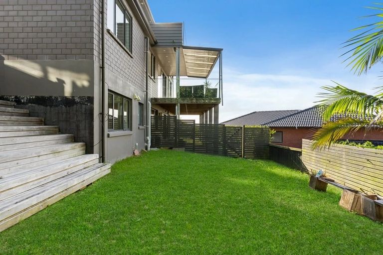 Photo of property in 13 Bartells Drive, Goodwood Heights, Auckland, 2105
