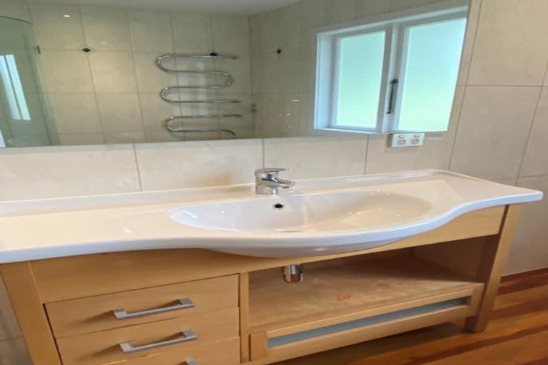 Photo of property in 26 West Lynn Road, Titirangi, Auckland, 0604