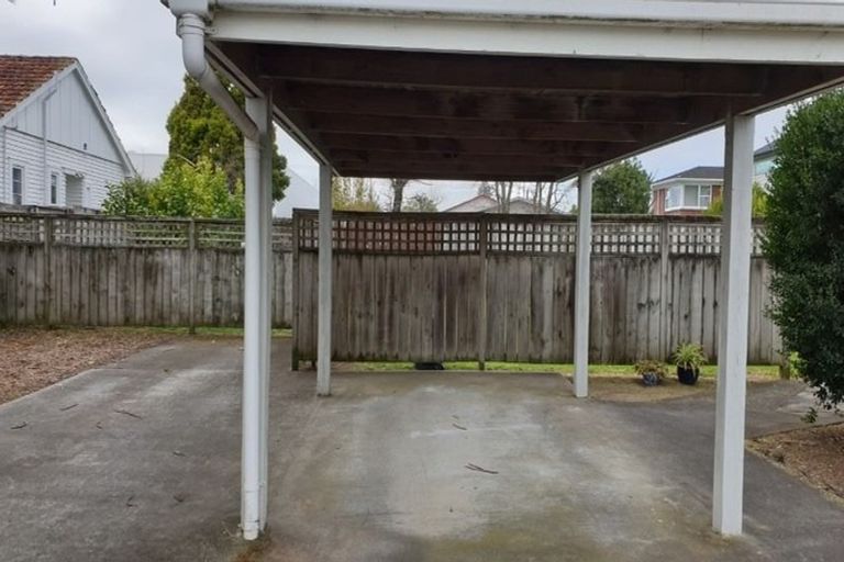 Photo of property in 1/8 Northcote Road, Takapuna, Auckland, 0622