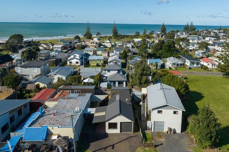 Photo of property in 42 Beach Road, Waihi Beach, 3611