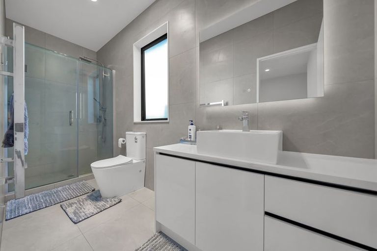 Photo of property in 13 James Elliot Way, Pokeno, 2402