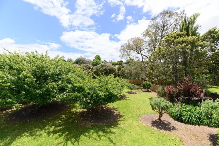Photo of property in 106 Borich Road, Sunnyvale, Auckland, 0612