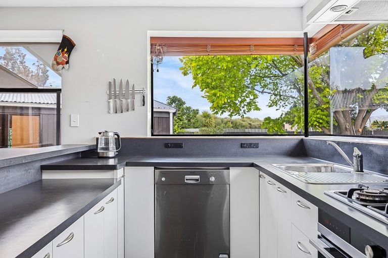 Photo of property in 8 Lomond Place, Woolston, Christchurch, 8062